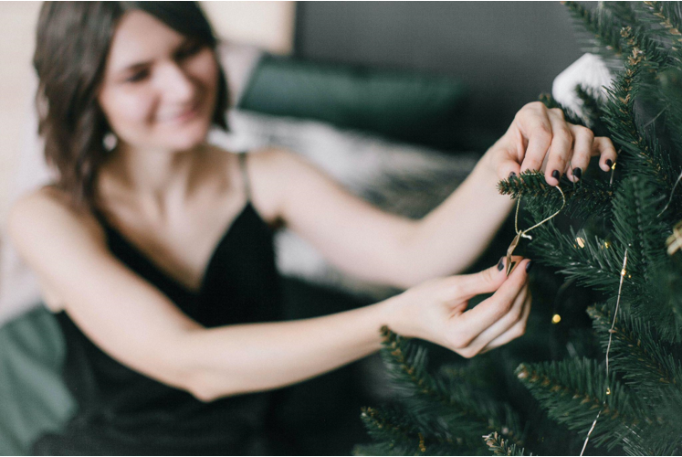 A Perfect Blue Christmas Tree for Your Wedding Season and Spring Fling Decor